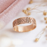 Antique Floral and Dot Cigar Band (18kt) Ring