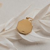 Engine Turn 'L' (18kt) Charm