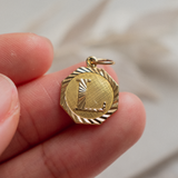 Engine Turn 'L' (18kt) Charm