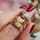 Minimal Heart Signet (9kt) Ring