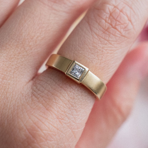 Princess Cut Diamond Solitaire (18kt) Ring