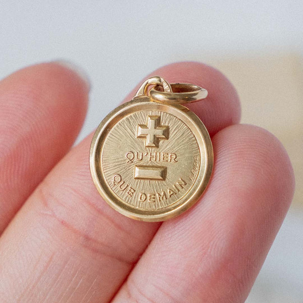 RESERVED FOR L | Small Qu'hier que demain (18kt) Charm